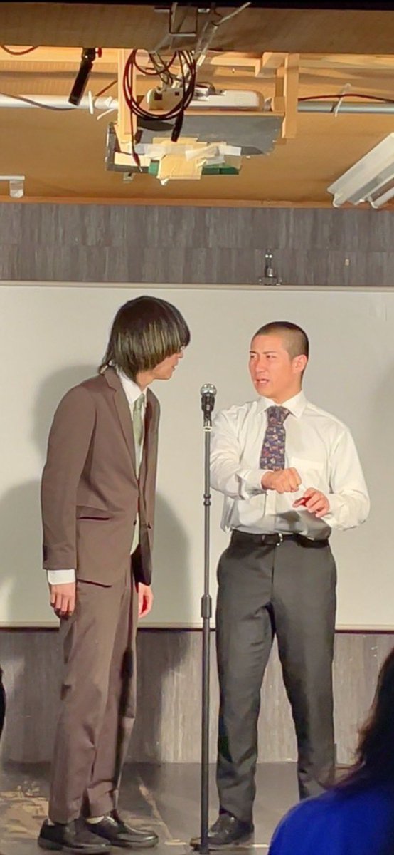 CurryMaria8's tweet photo. 【ゲスト紹介③】
電気のバス(専修大学STRIP GUN CLUB)

コンビ2人とも最高の後輩で凄い。
もう結構思い出あるしこれからもたくさん作りたい。武藤は堂々としていて先輩に物怖じしないところが愛らしい。千原は常に楽しんでる感じがあるし、鋭いツッコミが面白過ぎる。 https://t.co/mfrIlPvBgN