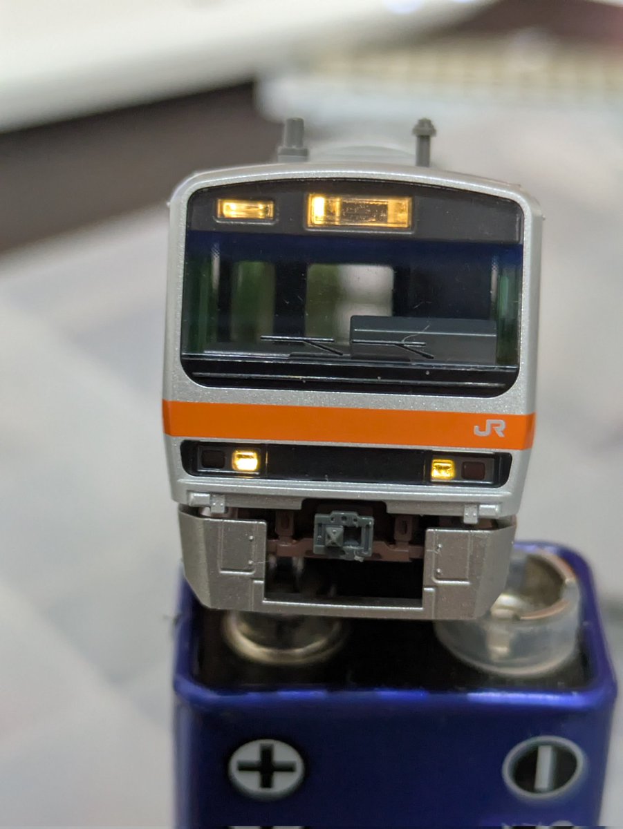 231JFW's tweet photo. E261のダミーカプラーに換装中不慮の事故でスカート破損してしばらくはこんな姿に、😨 https://t.co/HiV4QsNzo9