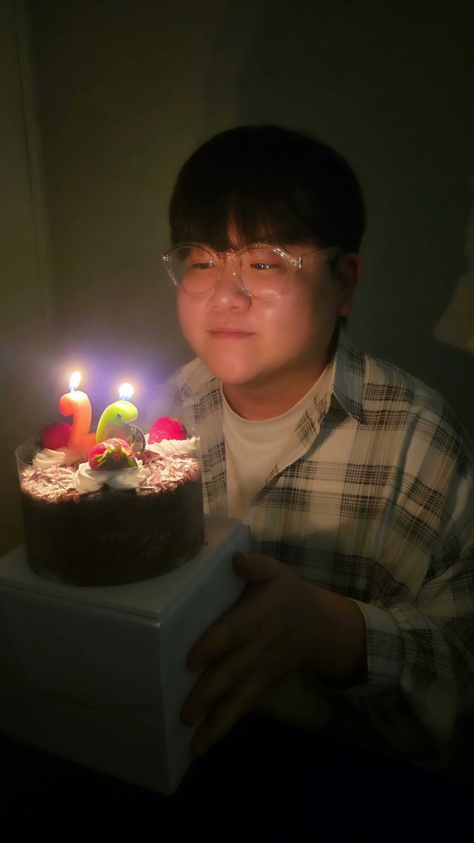 sinmin0621's tweet photo. 근황겸 생일 🎂 https://t.co/6VQ4q7xwTf