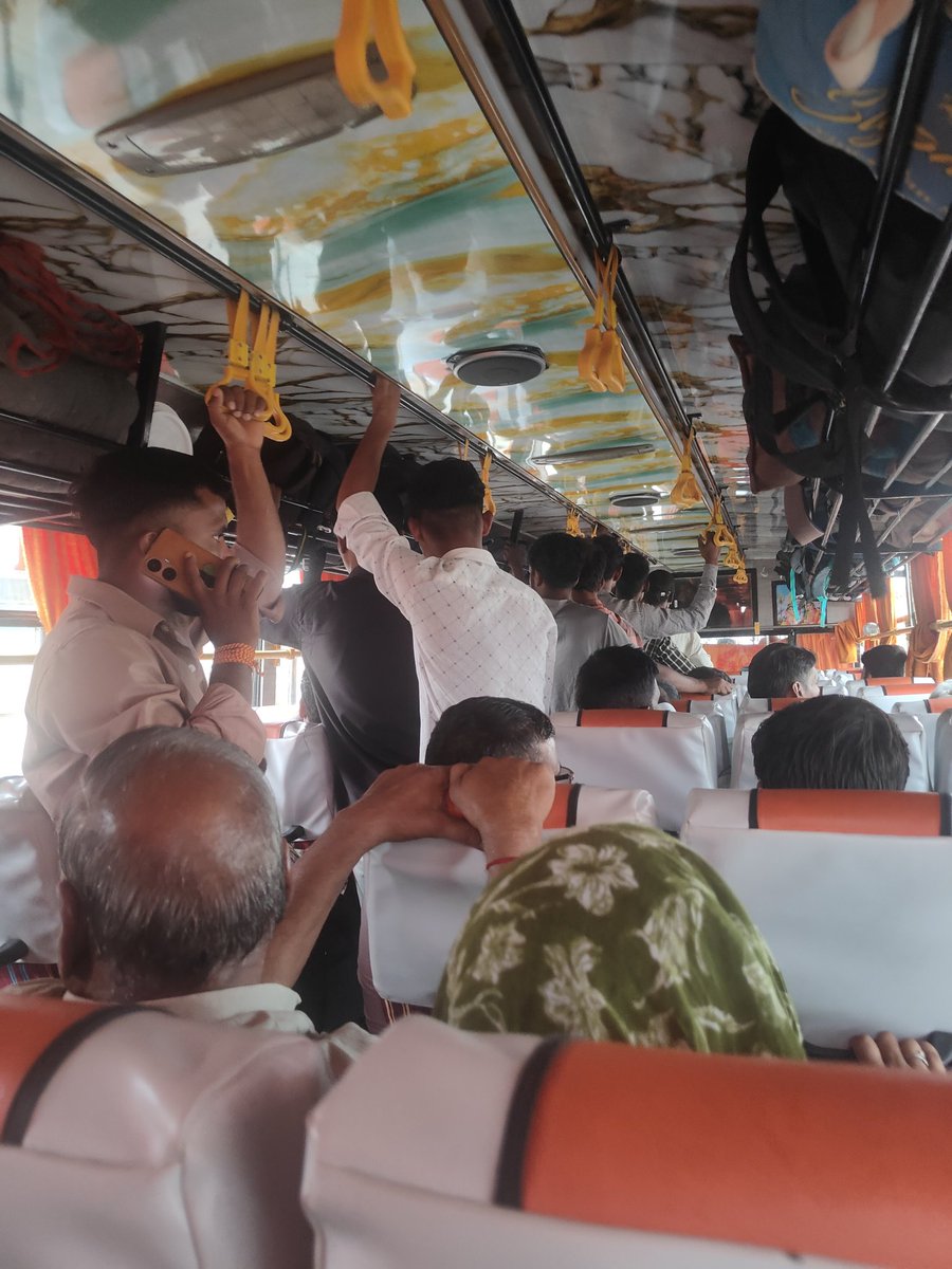 CurrentPulse_'s tweet photo. @BhajanlalBjp @BJP4Rajasthan @RSRTC_OFFICIAL Where are your buses? In 2026, people travelling on the Kishangarh-Didwana route are still forced to travel like this in overcrowded private buses. I've never seen such a scene in Gujarat. What a shame for an Incredible state of India. https://t.co/wAoDY3GhKj
