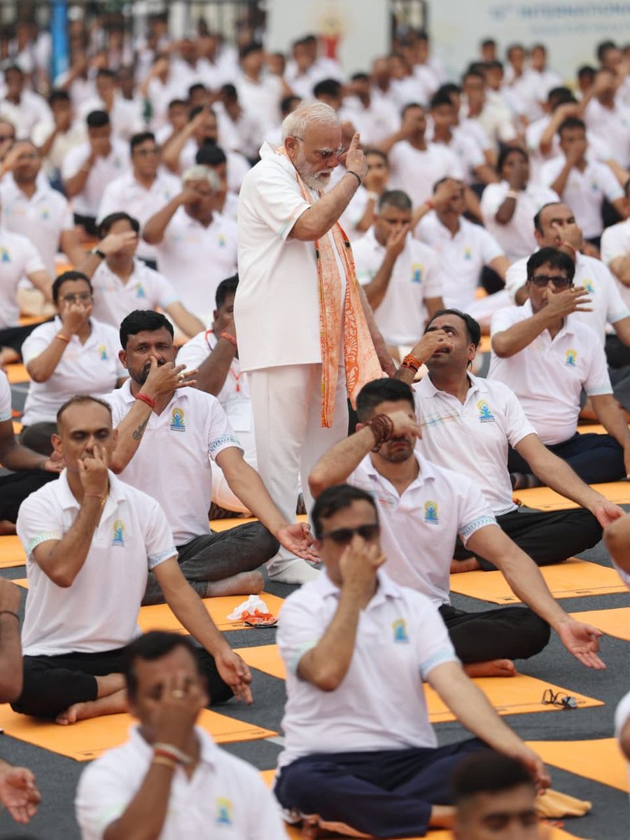 Narendra Modi tweet media