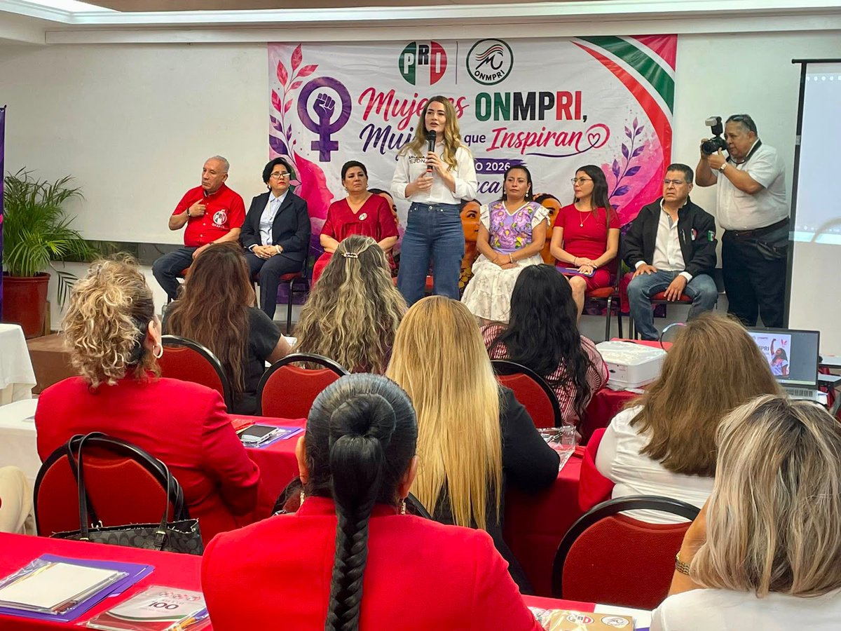 OnmpriNacional's tweet photo. Unidas y más fuertes que nunca! 
Con la participación de la Dip. @arianarejonlara , Pdta. del ONMPRI Nacional, junto a la dirigencia de @PRIOaxaca_ con @CarmelitaRicdzV y  @aracelimaldond, se llevó a cabo un gran encuentro de capacitación y unidad. ¡El liderazgo femenino avanza! https://t.co/KMOzjOnkLS