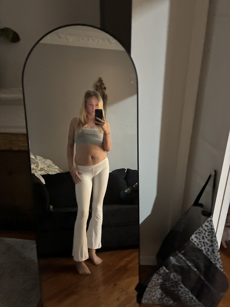 redlightray333's tweet photo. Oh hey there 
#blondes #sluts https://t.co/YmrxPjLpPh