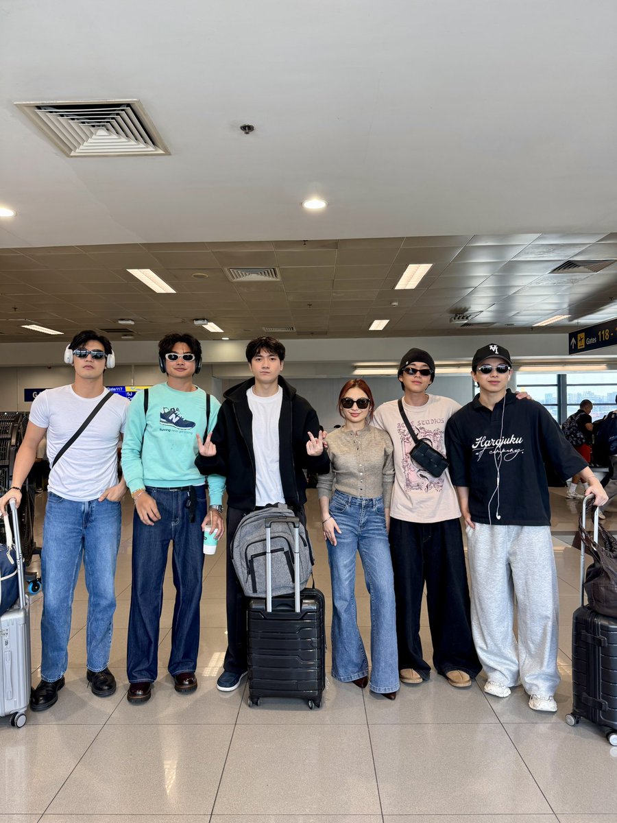 VivaArtists_'s tweet photo. Davao, see you soon! ✈️💜

Team DAP represent! RabGel, Zeke & Ethan together w/  Team MHIAMB’s Dan & PJ are headed your way ✨

 LIVE at the Night of Music and Colors! 🎶

🗓 June 21 | 🕕 6:00 PM
📍 People’s Park, Davao City

Kita-kits, Dabawenyos! 🙌

#VivarkadaGoesToDuawDavao
#DatingAlysPerez #RABGEL #MHIAMB #VivaOne