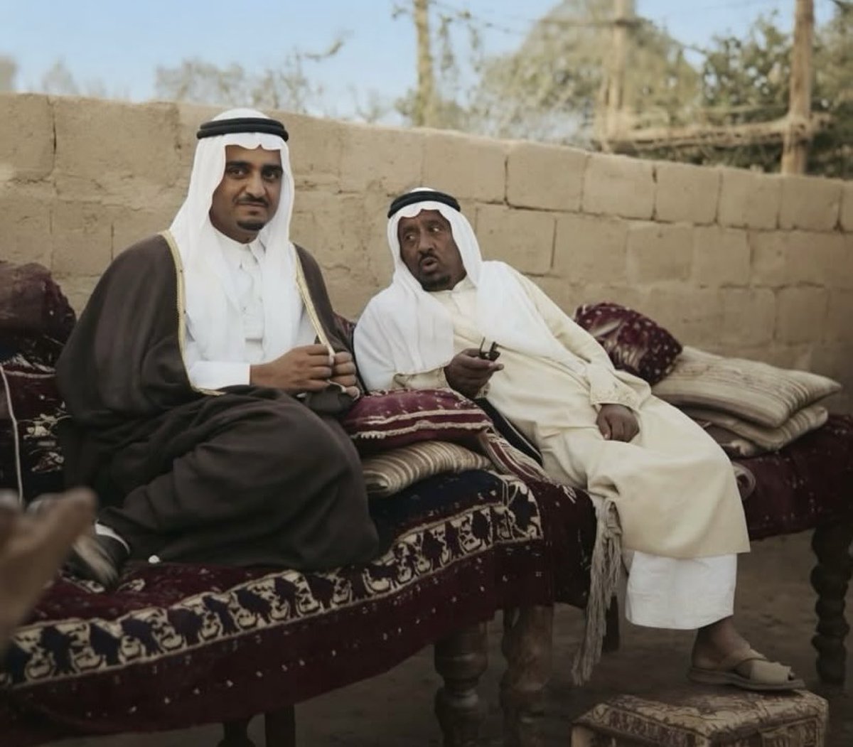 aabedksa00's tweet photo. الملك فهد مع خاله تركي السديري رحمهما الله. https://t.co/DhIDmHHvPp