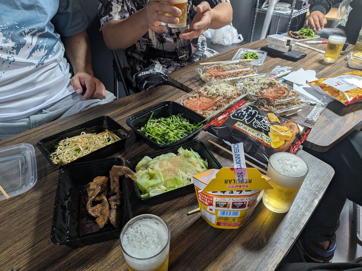 discupper726's tweet photo. 友達がやってる居酒屋開けてもらって、これから日本の応援するぞ！
日曜の昼間にワールドカップ見れるなんて滅多にないからね https://t.co/kALPi6PAyJ