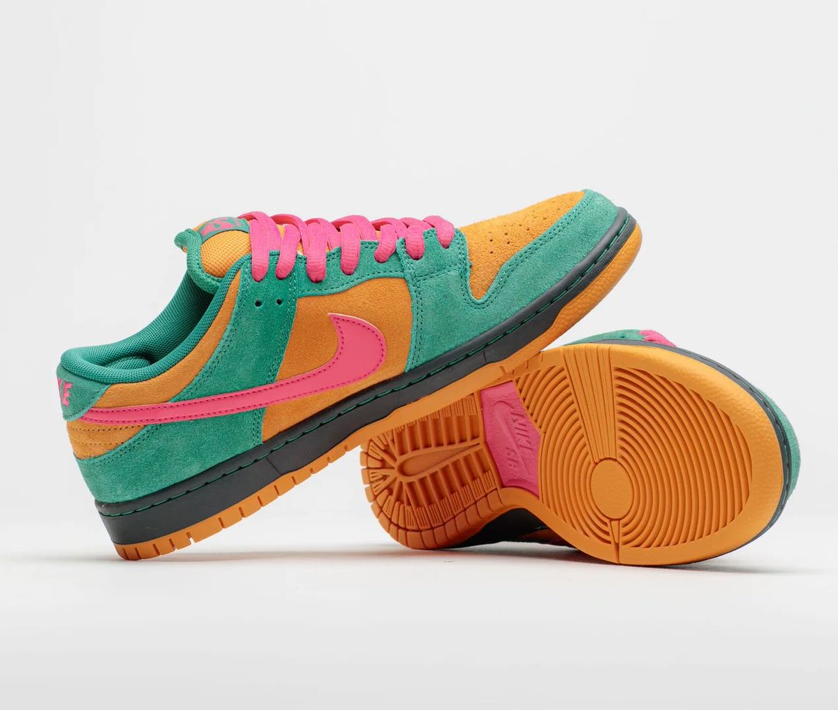 JustFreshKicks's tweet photo. RETAILER LOOK: Nike SB Dunk Low Pro "Watermelon" 🍉

🗓️ Fall 2026
💰 $120 https://t.co/ZhwpicMKo2