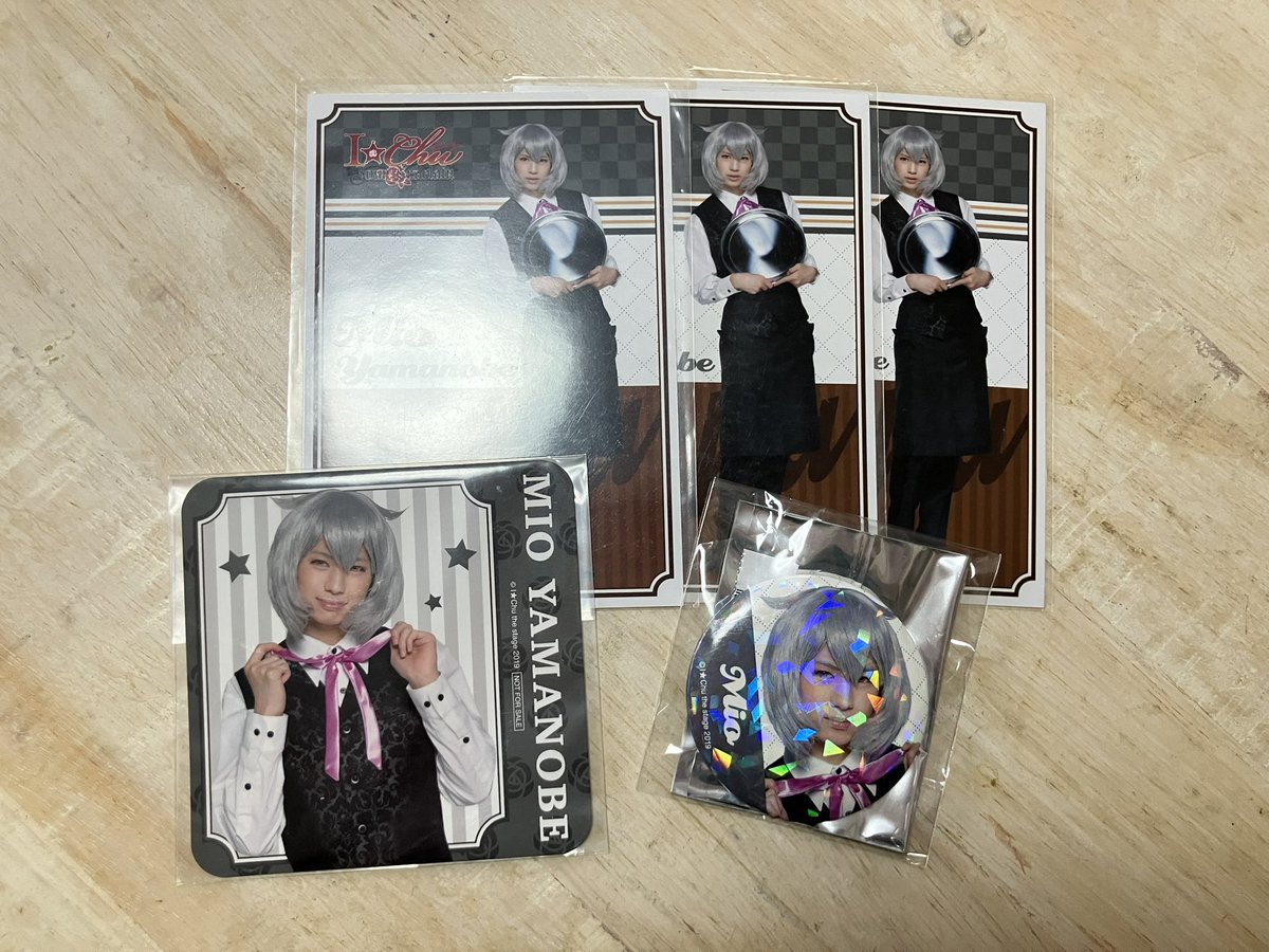 309c688's tweet photo. 【交換/譲渡】アイチュウ 舞台アイチュウ 
アイ★チュウ アイチュウザステージ アイステ ランダムブロマイド ランブロ　缶バッジ　色紙 過去グッズ

譲)輝、楽、澪、蛮

求)ランブロ100円、缶バッジ200円
特典300円、色紙200円

交換は同異種　鷹通

ライブ時手渡し可 https://t.co/mAAQ7AXB2t
