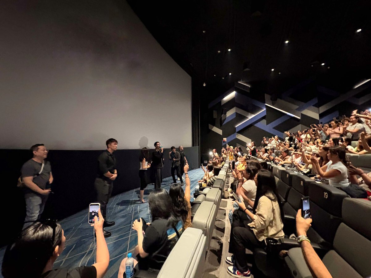 StarCinema's tweet photo. Donny Pangilinan and Belle Mariano made a special appearance at the block screening of Tayo Sa Wakas (Us In The End) in Hong Kong Emperor Cinemas Times Square | House 5 ✨

Thank you for the support! 🥹🫶

Get your tickets now at https://t.co/GWCheUrvn0 and https://t.co/vaUIB51whp 🎟️