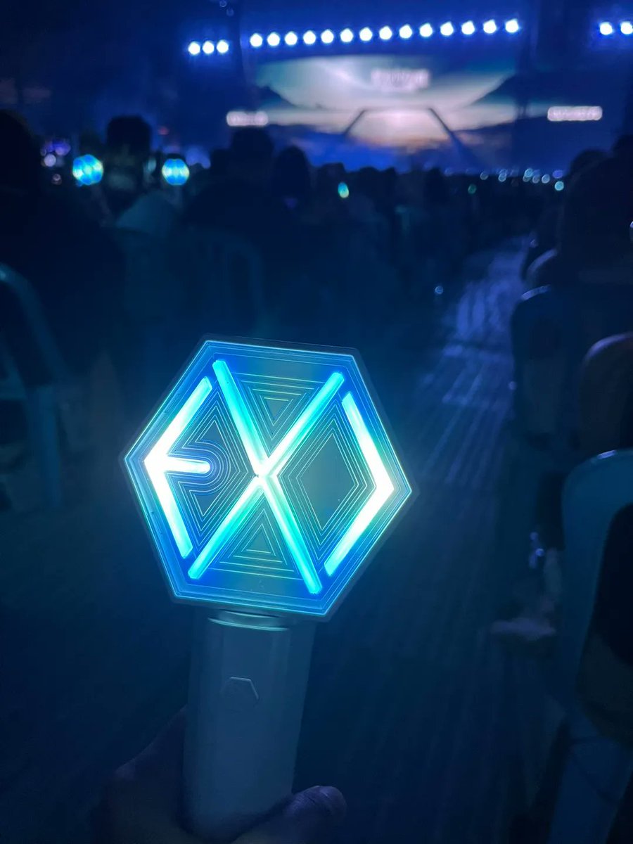 ordinaryfitt's tweet photo. finally my main concert🖤 my view from p1 F row 11 seat 41, big thanks to @jijeojangs sbb secured my tic 😭 start from kyungsoo in kl 2024 till bts 2026, best ts ever and will repeat again and again for my next next concert 🖤 https://t.co/4OrJ8eTlPI