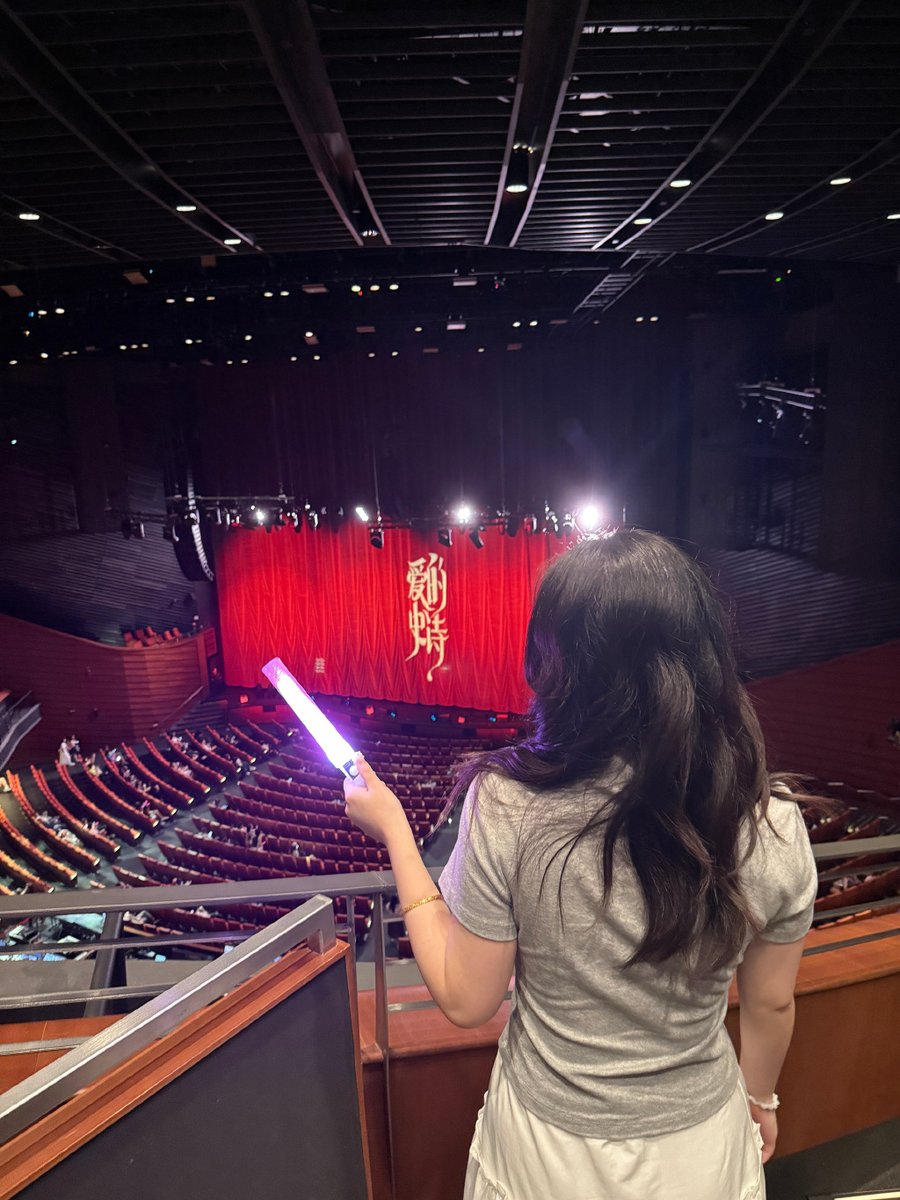 Fendi_ady22's tweet photo. Just finished an amazing recording for my new variety show! The vibes are 10/10, can’t wait for you all to watch it ， https://t.co/duYEsOlCiF