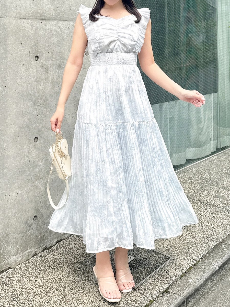 AnMILLEofficial's tweet photo. \ 6/24発売のワンピース🩷/

細かなプリーツで上品な、
大人花柄ワンピース♡

プリーツデザインワンピース
¥11,800
カラー: PI/IBU/BD https://t.co/wlAXQfgx1p
