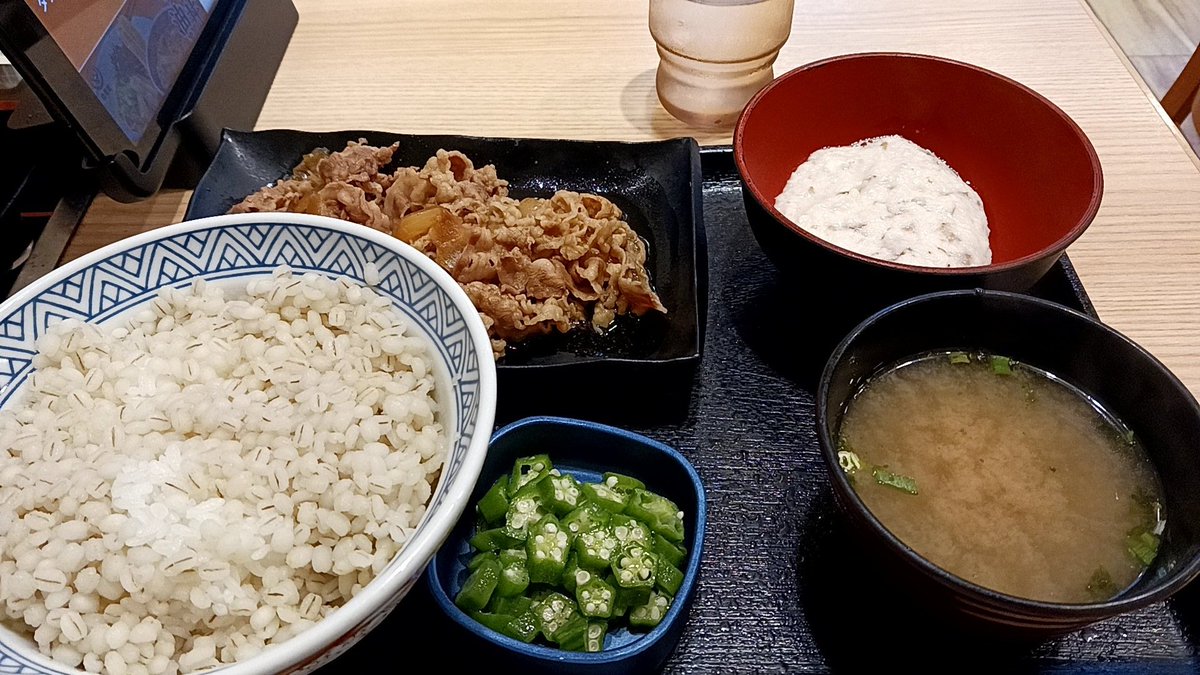 takanami2004's tweet photo. これ食べて帰るぞ https://t.co/lmAKXILO6l
