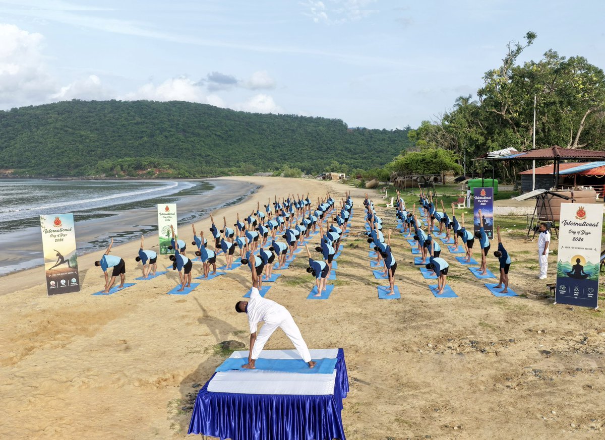 DefPROMumbai's tweet photo. #IDY2026
Yoga is a lifelong companion for health, balance and wellbeing.
Over 7000 personnel and families from @IN_WNC joined the global celebration of International Day of Yoga at various locations under the theme #YogaForHealthyAgeing.

@SpokespersonMoD 
@indiannavy
@moayush https://t.co/fxrKgEmJl2