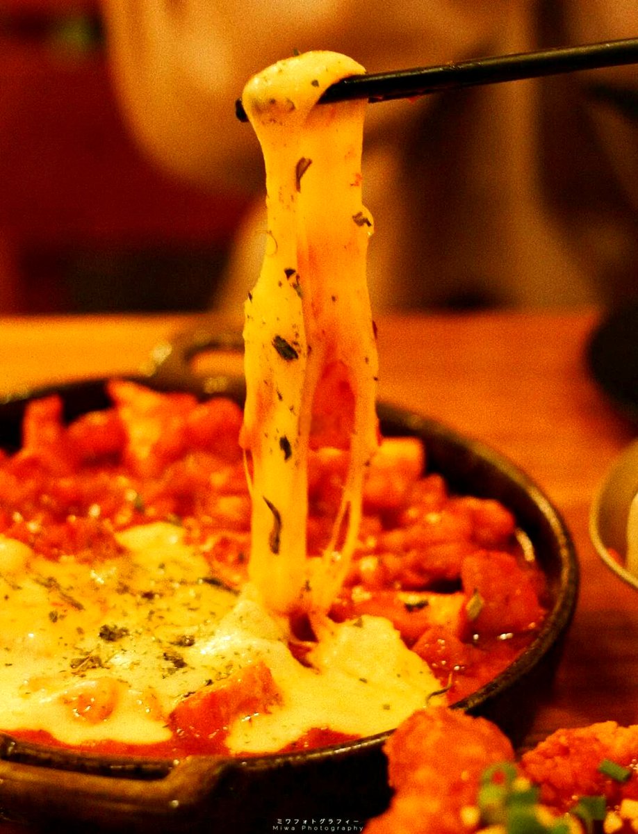 Alex91275803's tweet photo. Craving a cozy taste of Seoul This cheesy bulgogi rice bowl—juicy marinated beef, melted cheese, and crisp pickled radish—is my go-to midweek pick-me-up! https://t.co/e1IkINvEty