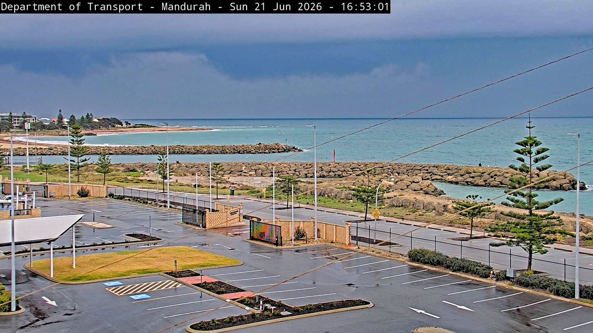 weather_wa's tweet photo. @perthovalman @BunburyWeather @coffeevanishere @speedbird020 @fizzy1975 @baxlex @ManjitK6987 @paulmp @ImTheOnlyAstro @drstip @MJG_1990 @Barnsy_Lisa @Sparrow_65 @2017Ferret @PerthAirport Some Heavy Rain Heading Towards The Southern Costal Suburbs Between Fremantle And Mandurah! Here Is The Latest Perth Radar Image 📡 #PerthNews #PerthTraffic #PerthWeather https://t.co/O3QPSKxijd