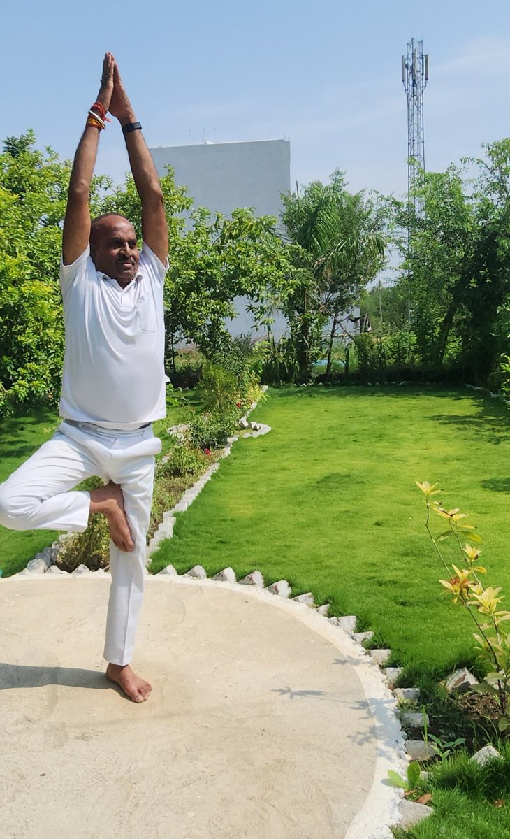 ijaykishore's tweet photo. अंतर्राष्ट्रीय योग दिवस,इस अवसर पर नगरपालिका परिषद इटारसी द्वारा अटल पार्क, इटारसी में आयोजित योग कार्यक्रम में नगर पालिका अध्यक्ष पंकज चौरे जी के साथ सहभागिता कर योगाभ्यास किया।
योग हमारी प्राचीन भारतीय संस्कृति की अमूल्य धरोहर है। https://t.co/MXAPkMjeIR