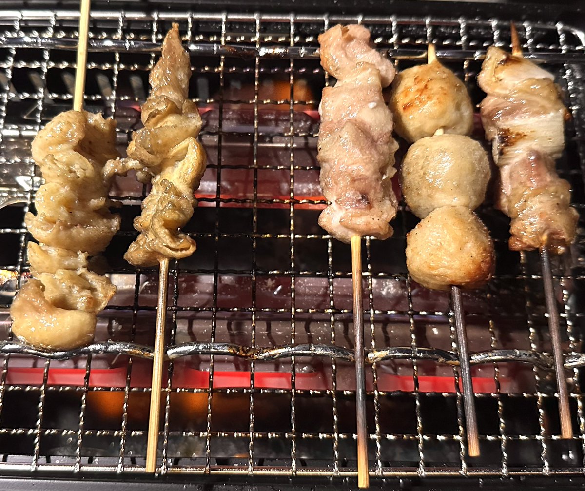 mLovinson's tweet photo. 金曜日のデイキャン後、テントはそのまま据え置き。
土曜日は高校時代の友人と夕方から合流し、一年振りの再会。
夜は梅雨前線が絶好調☔️⚡️
雷鳴と強雨でしょっちゅう目が覚めて寝た気がしない…。

#キャンプ
#キャンプ飯 https://t.co/IrjIrpw7D4