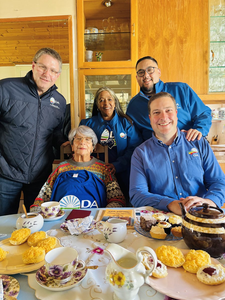 geordinhl's tweet photo. Aunty Erica warmly welcomed us into her home for scones and tea. 💙😄

At 87 years old, she has just registered to vote for the first time! Aunty Erica supports us in taking Cape Town forward for everyone. 🇿🇦 

📲 You can check your registration here: https://t.co/BpkVTHUpTX https://t.co/osbwHn2cX9