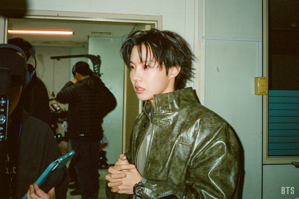 hobigaloree's tweet photo. HOSEOKS FACECARD FOR MERRY GO ROUND https://t.co/3NdLCBXcPA