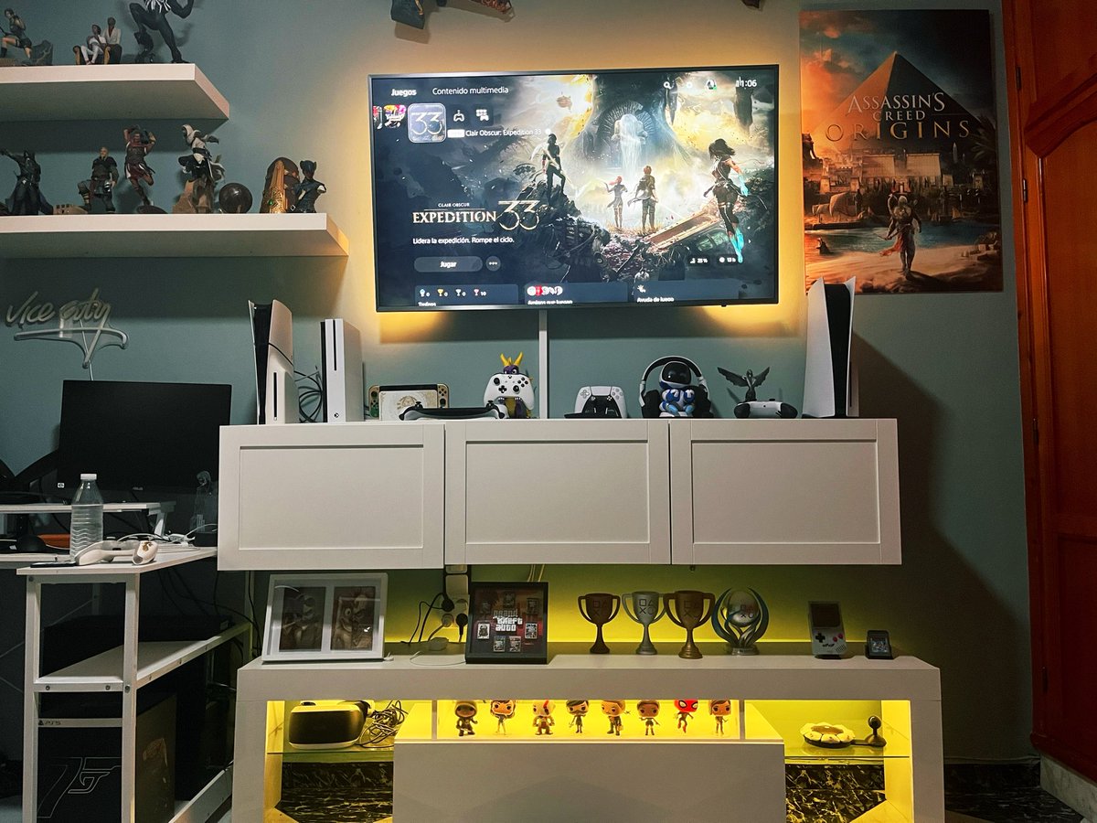 _Scotta16SFC's tweet photo. Buenos días de domingo 🎮
Hoy toca mañana de PlayStation 5 y por la tarde, mundial con España VS Arabia Saudí. https://t.co/TbNiYrKIsd