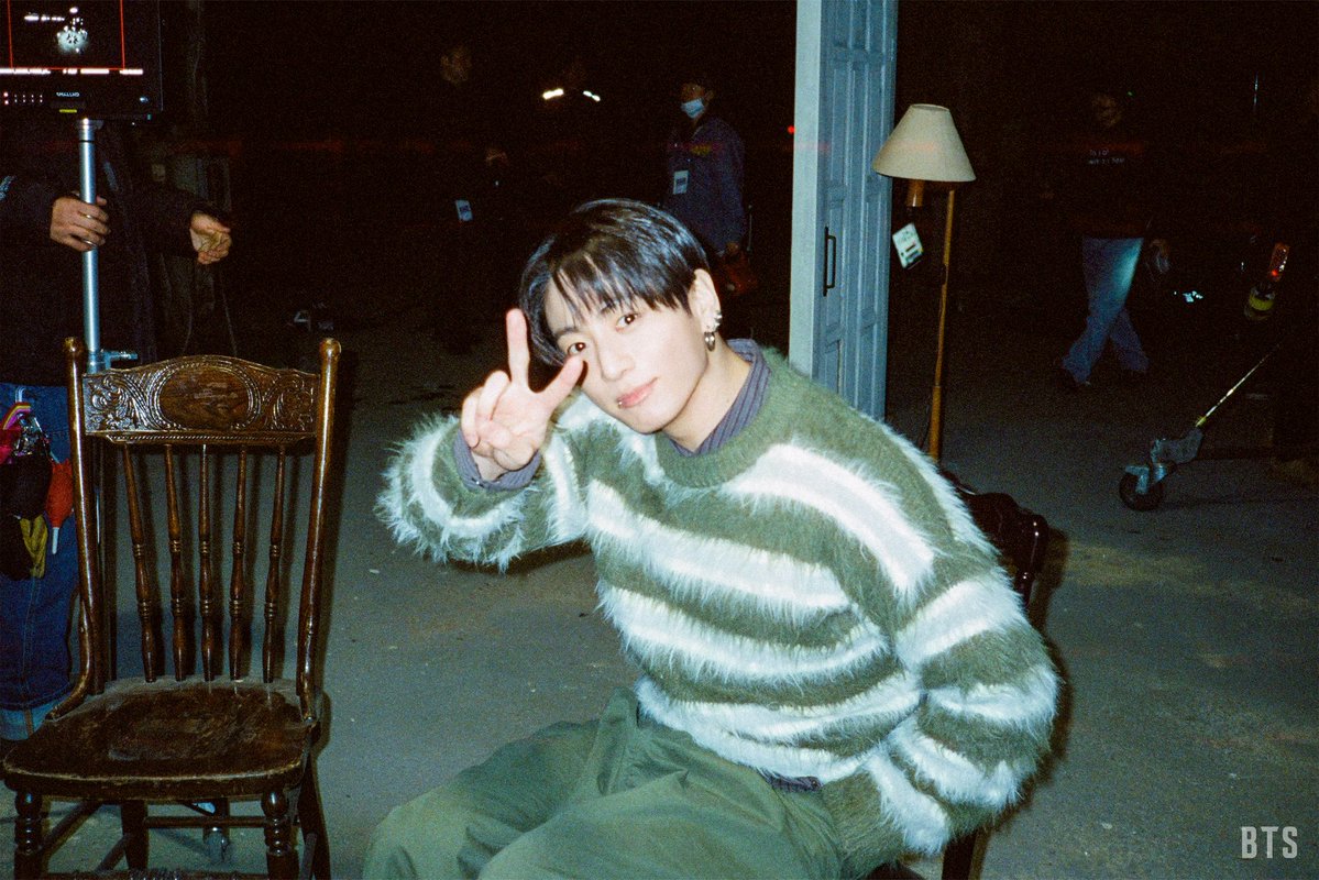 btschartsxdaily's tweet photo. #JUNGKOOK - #BTS 'Merry Go Round’ MV Photo Sketch 💜 

#BTS_ARIRANG #BTS_MerryGoRound https://t.co/7zROgE9rwT