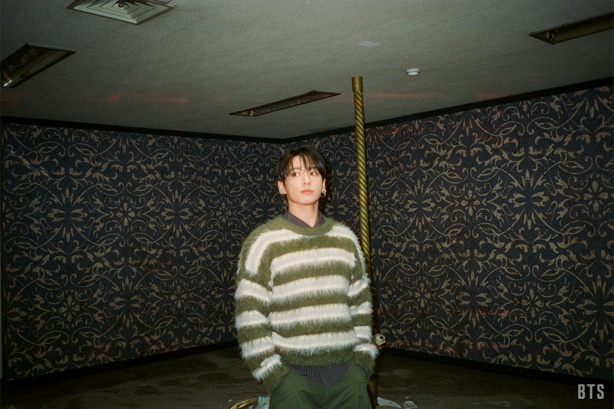 btschartsxdaily's tweet photo. #JUNGKOOK - #BTS 'Merry Go Round’ MV Photo Sketch 💜 

#BTS_ARIRANG #BTS_MerryGoRound https://t.co/7zROgE9rwT