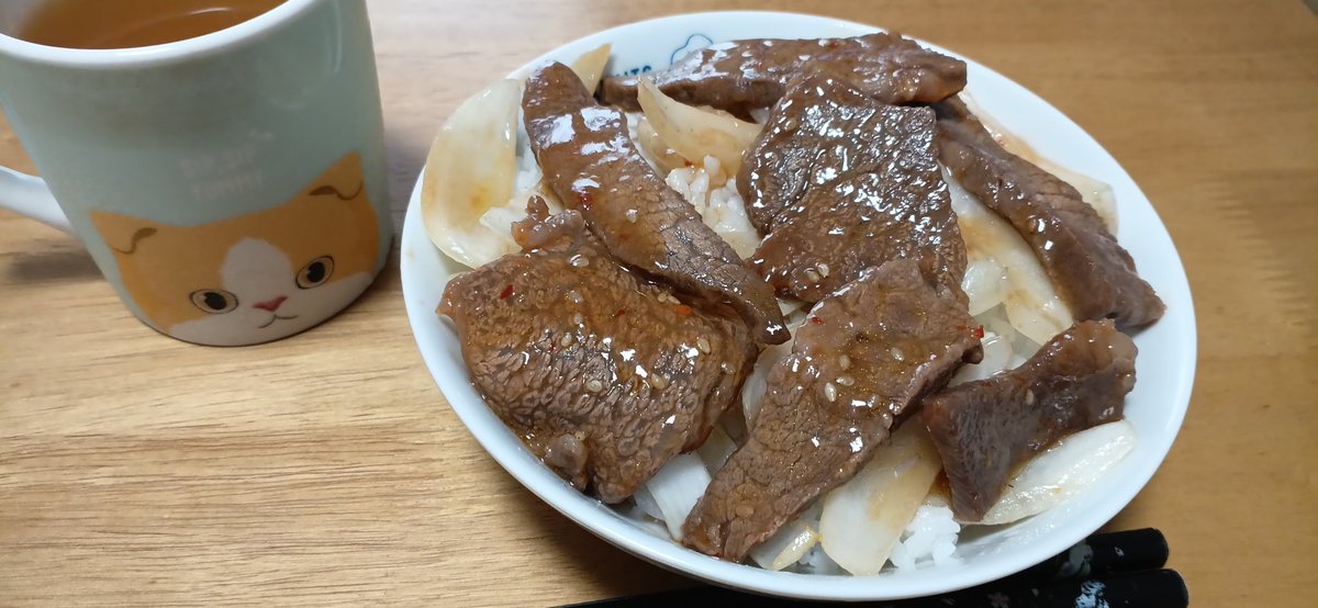 eijinoeiji1027's tweet photo. #おうちごはん

今日の晩ごはんは
焼肉丼です😀🙏 https://t.co/2iHQnBKbD2