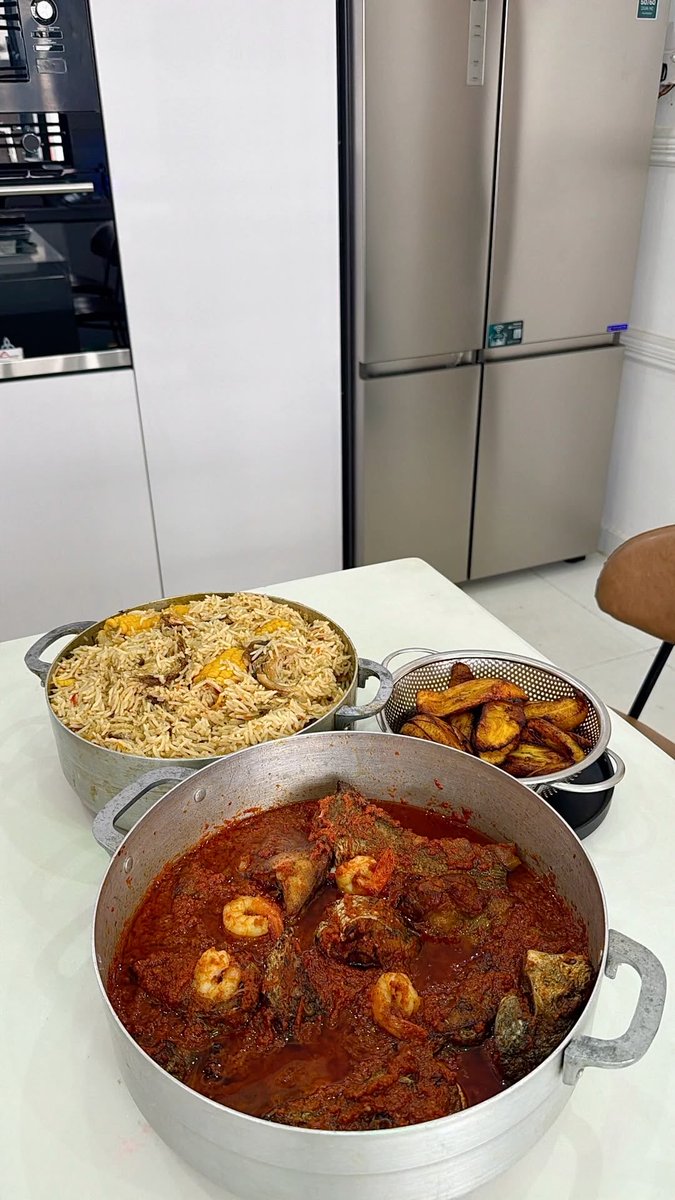 Big_Sam815's tweet photo. This settings of food will never be your portion https://t.co/lYkHGQWJQU