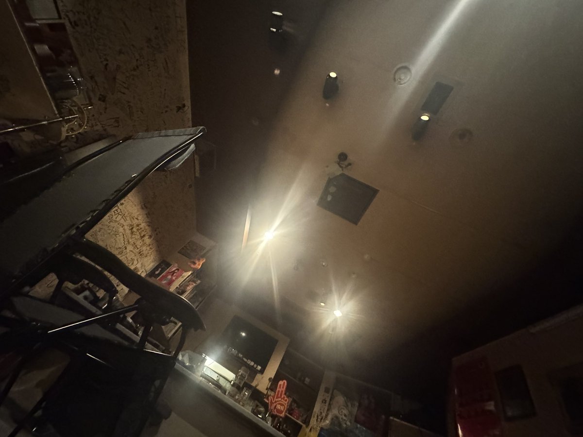 sachio_G's tweet photo. 東新宿LOVE TKOワンマン
貴重な土曜日、大雨の中
ありがとうございました！

大感動の2時間、28曲。
我々なら記念や挑戦ではなく
ライブでもっともっと行けると思えた夜でした
自分が広がった

残す弾き語りワンマンは
7/19仙台
7/25名古屋

アーカイブ明日まで！
https://t.co/iUcqOi8yGK
ぜひ目撃よろしくお願い致します！

次は7/11(土)レコ発、下北沢ろくでもない夜
弾き語りとバンドの2ステ

LOVE TKOの見慣れた天井
そうゆうことでした。笑
