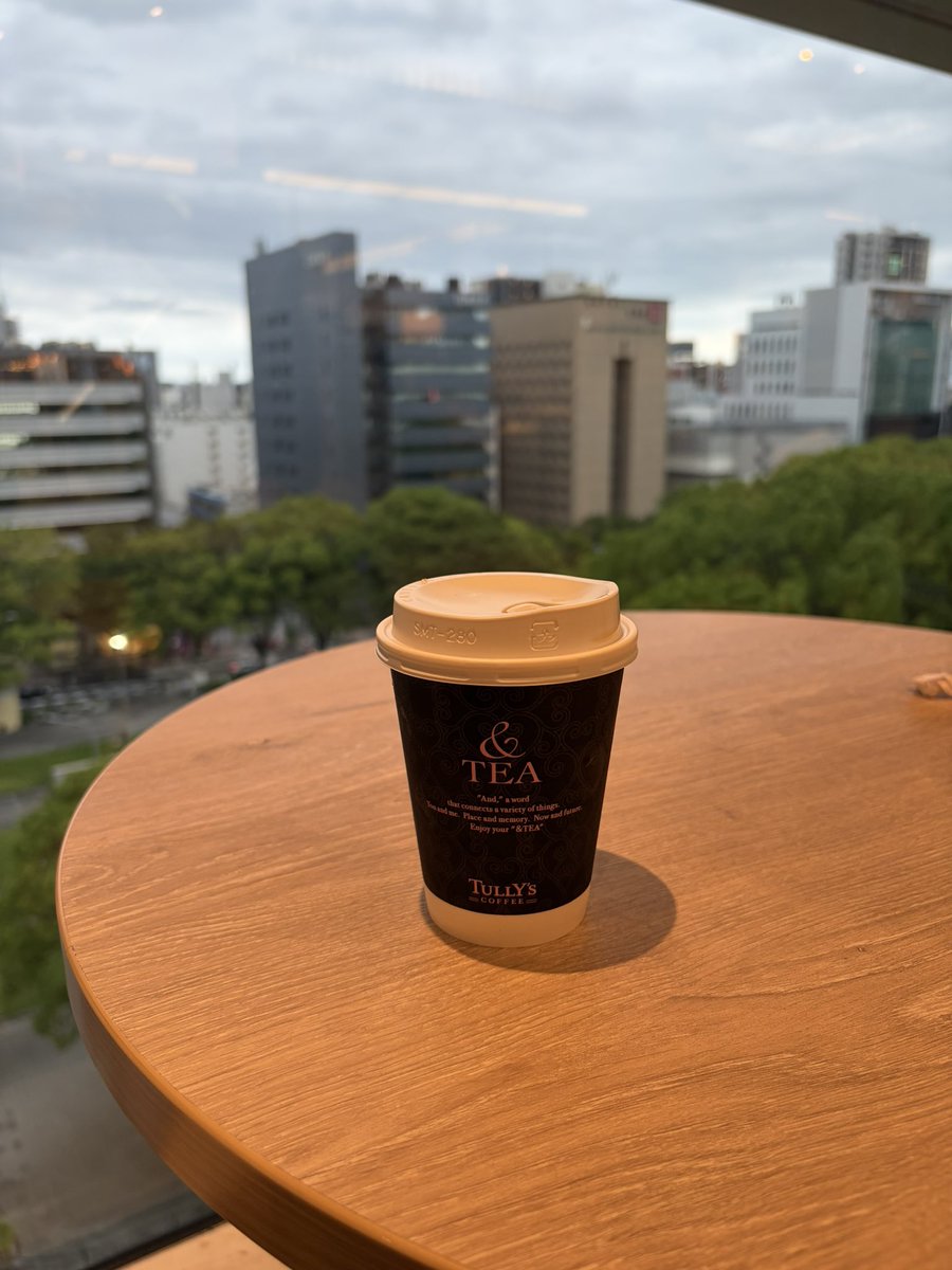 peace_2_'s tweet photo. なぜか栄でコーヒー飲んでる https://t.co/Rx9EAddjma