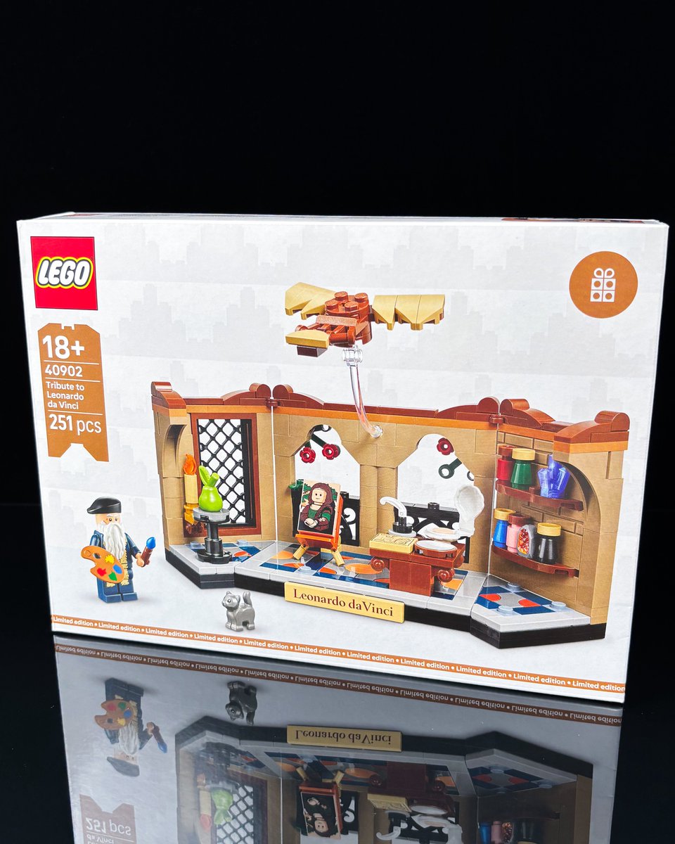 LEGOdouMoko's tweet photo. 購入特典のレオナルド・ダ・ヴィンチのレゴが届いたんだけど、オーニソプター(羽ばたき機)と合体してスカイ・ダ・ヴィンチになれるの激アツ https://t.co/r2ebc2mSYm