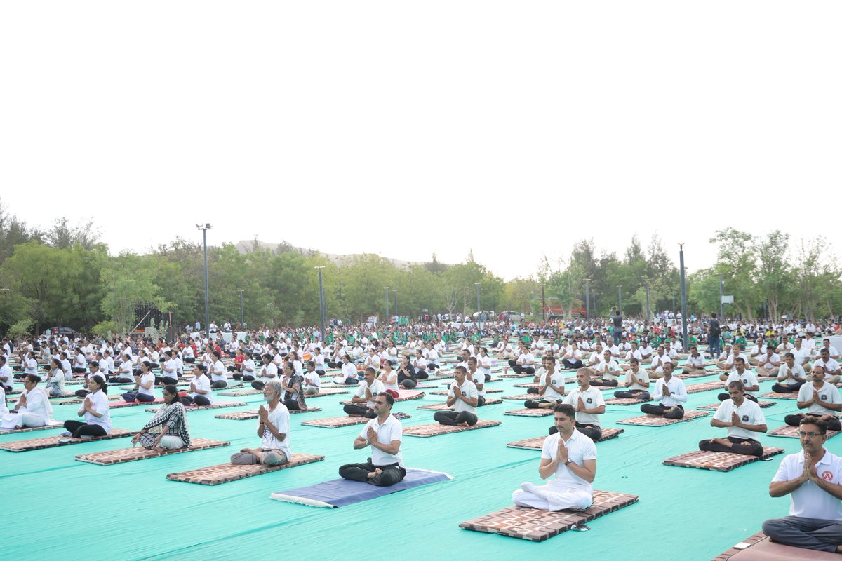 smritivan's tweet photo. Gratitude to all participants, volunteers &amp; officials who made this celebration of health and harmony possible. 💚

📍 Smritivan Earthquake Memorial &amp; Museum, Bhuj | 21 June 2026
🏛️ Kutch District Administration

#YogaDay2026 #InternationalYogaDay #Kutch  #Gujarat #HealthyIndia https://t.co/FKOGTfR3Is