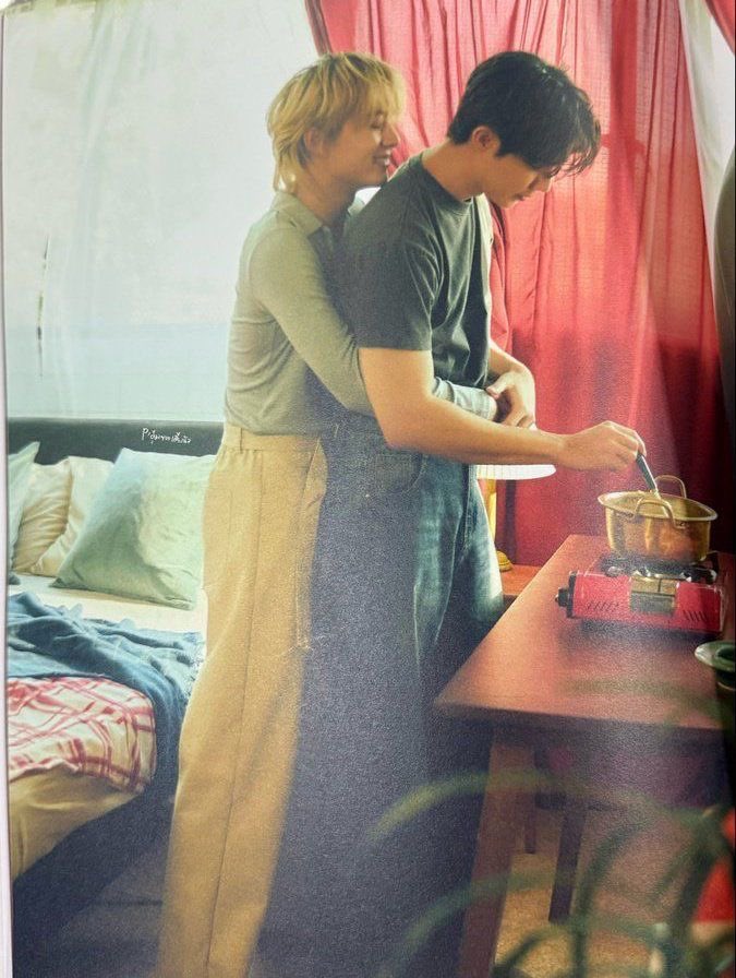 ppbaekkie's tweet photo. ซีนน้องสองกอดเอวพี่ภาส ซบหน้าที่หลัง ตอนพี่เค้าทำอาหาร กุฟิรเป็นลิง https://t.co/gyG3TYMy0J