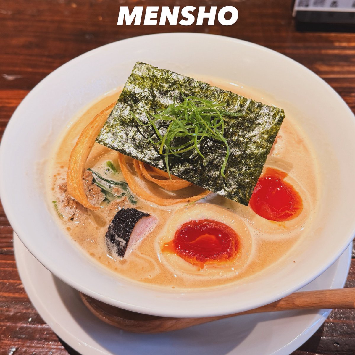 kosadesu's tweet photo. 先週の事になりまが、代々木上原のMENSHO Districtさんへ。
以前は新宿のルミネにあり、抹茶鶏白湯を食べたお店。
市ヶ谷で学校帰りによく行く、麺や庄の支店になります。

鶏白湯は苦手な事が多いのですが、ここは飲み干す美味しさ！！
全部は飲まんが。

来週も代々木上原行くので、次回は塩ww https://t.co/ZdnSuz57r6