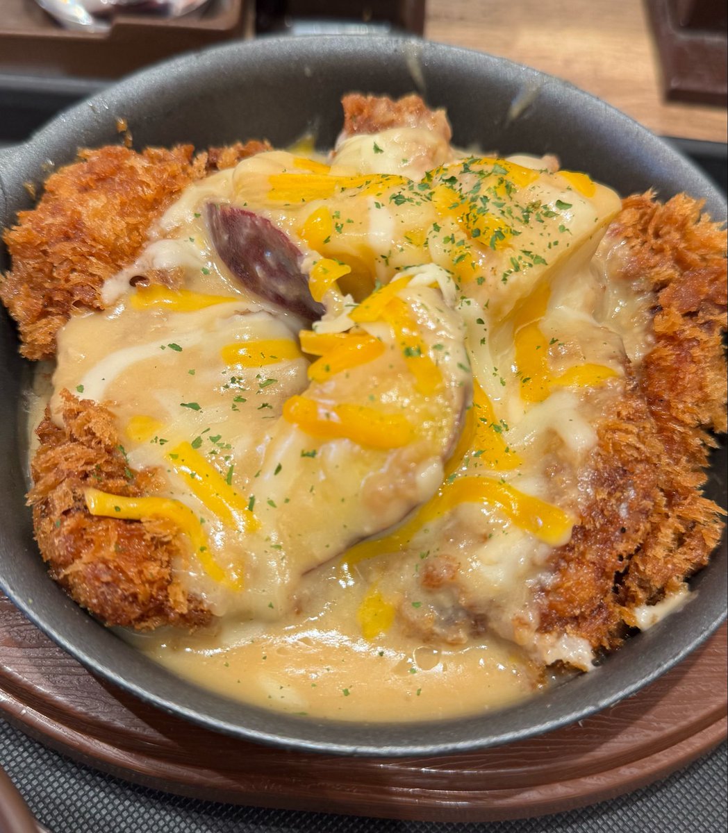 lighdeen's tweet photo. シュクメルリをチキンカツにかけて食うメニューがある松のや https://t.co/1K2JAMZSql