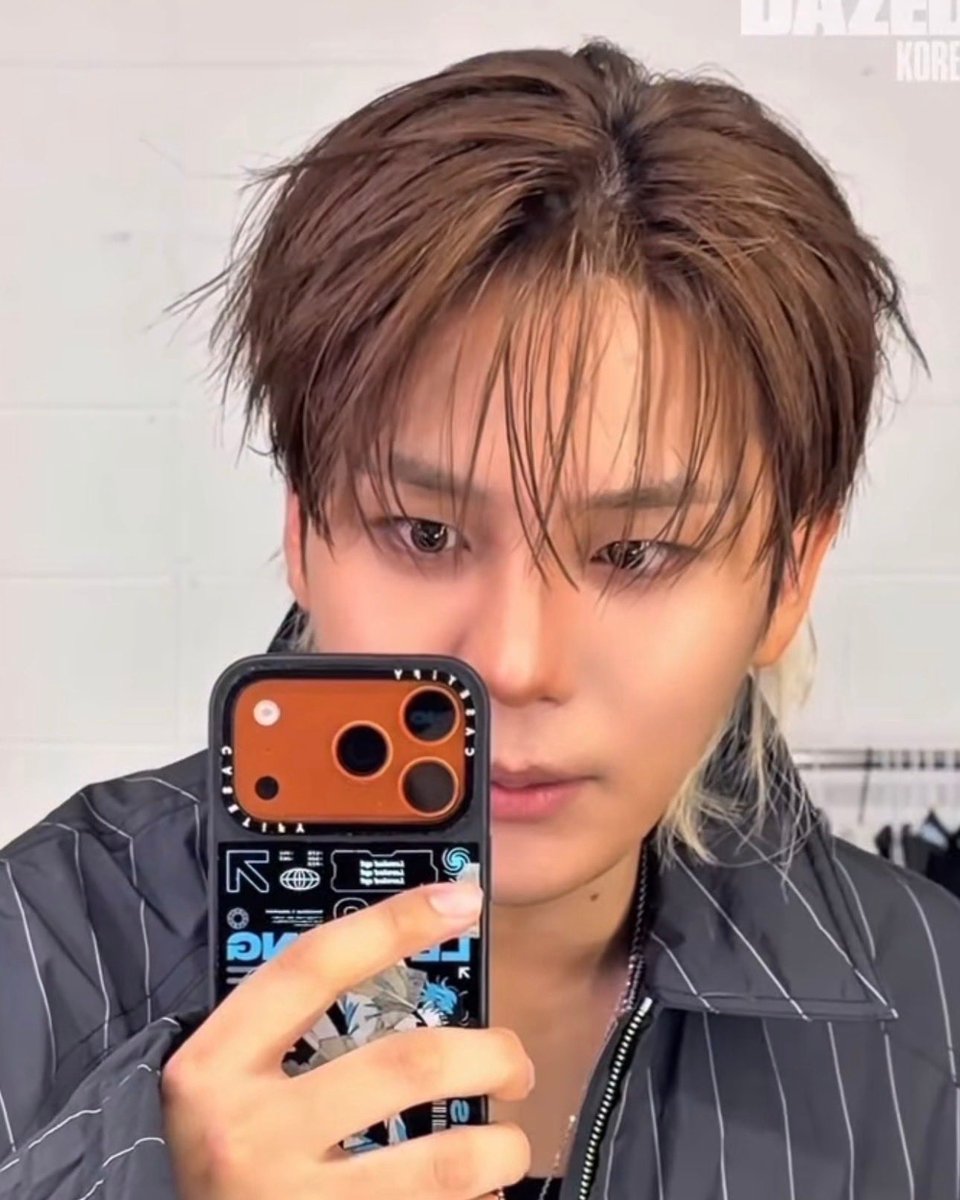 jhs_rev's tweet photo. OH MY FUCKING GOD HES WEARING  EYELINER CHOI JONGHOOOOO https://t.co/2QxE0IoLDu