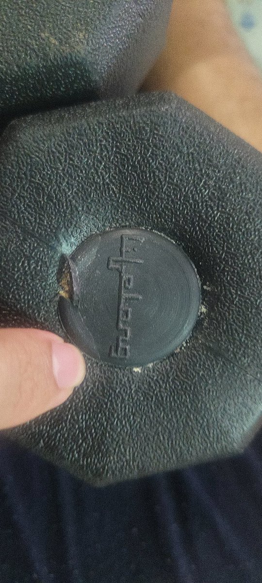 1Priyankash's tweet photo. #ApolloTyres Delivering hazardous, broken scrap to an accident patient for urgent physiotherapy is how @lifelong_online The PVC caps are cracked open . Their team promised a 24hr resolution on mail  &amp; has now completely ghosted. Absolute fraud.🤬#lifelong #lofelongfitness https://t.co/SsC323luRu