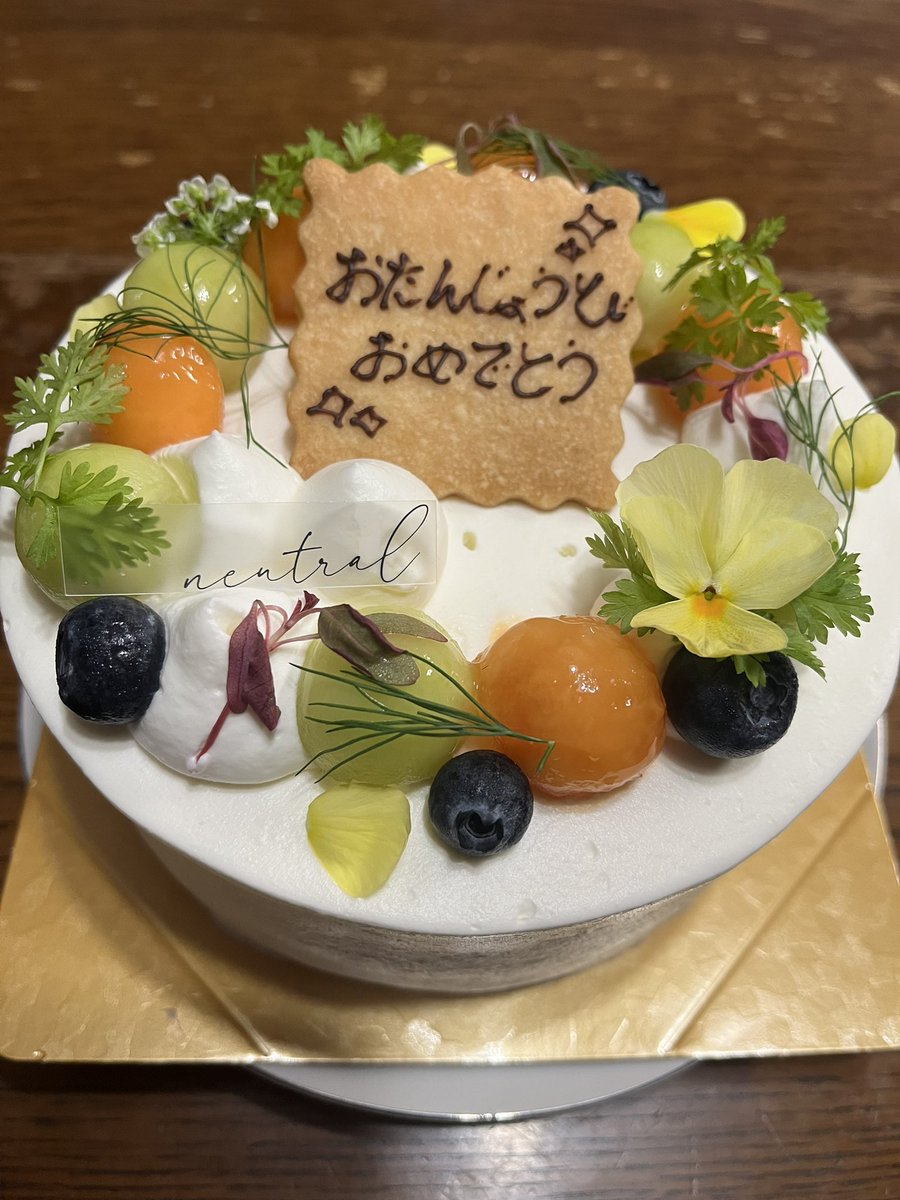 otibi20618's tweet photo. お母さんがケーキを用意してくれた。
もうこの上ないくらい私は想ってもらえてる涙
みなさんも♡たくさんありがとうございます🙇‍♀️✨
オレンジのはメロンだったよ🍈
2日連続ケーキだけど、怖いよりも、嬉しいが大きかったよ、ありがとう。 https://t.co/3PWzcWOHQs