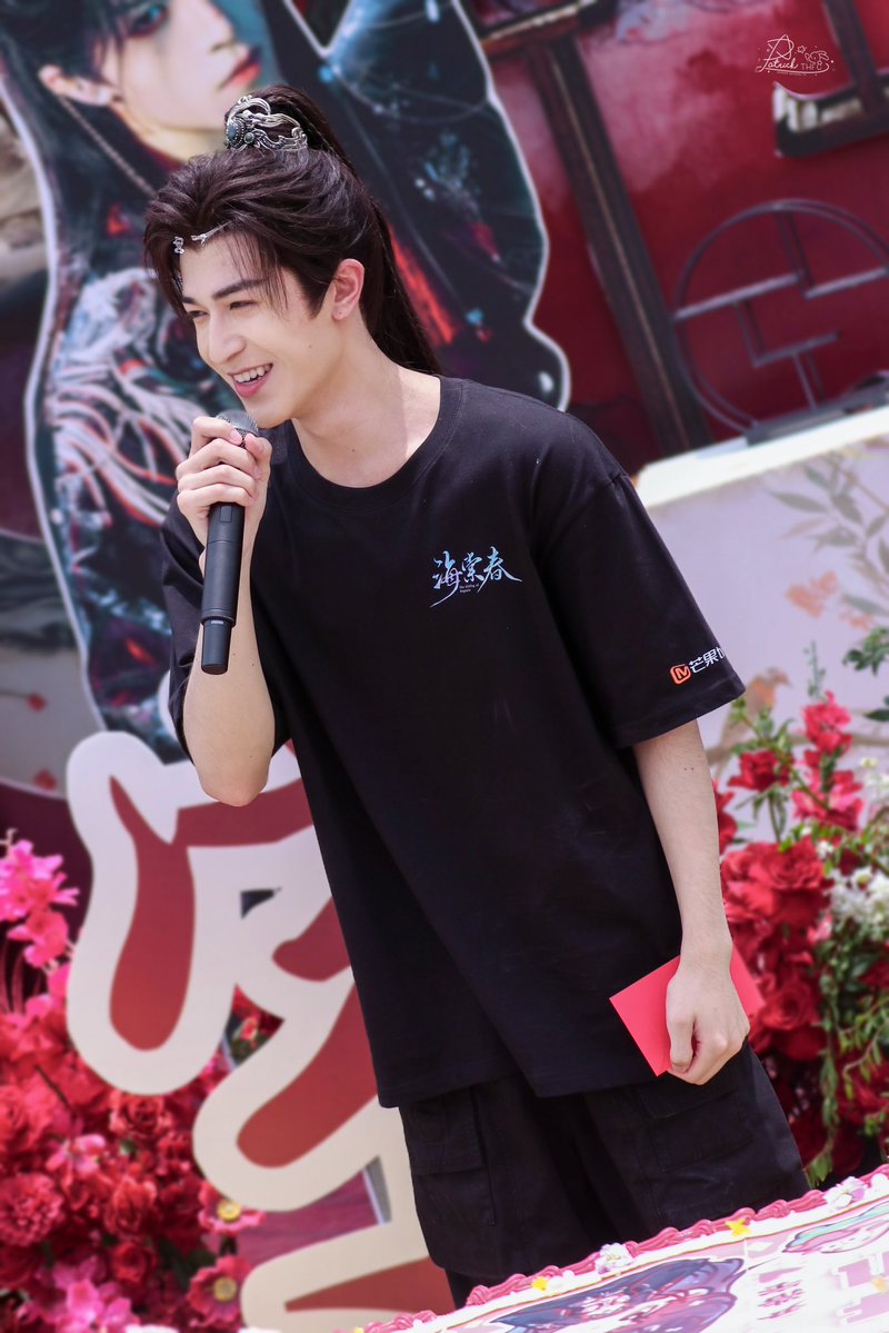 patrick_thfc's tweet photo. 260621 | เค้กกับพัดสวย ๆ จากเจ้าปลาดาวค้าบ🎂🪭

Patrick As ZhengYan🥳
#แพทริคเปิดกล้องไห่ถังชุน
#TheKillingOfBegonia #แพทริค
#ZhengYan #海棠春 @patrick_pppat https://t.co/zOS0uVyB2d