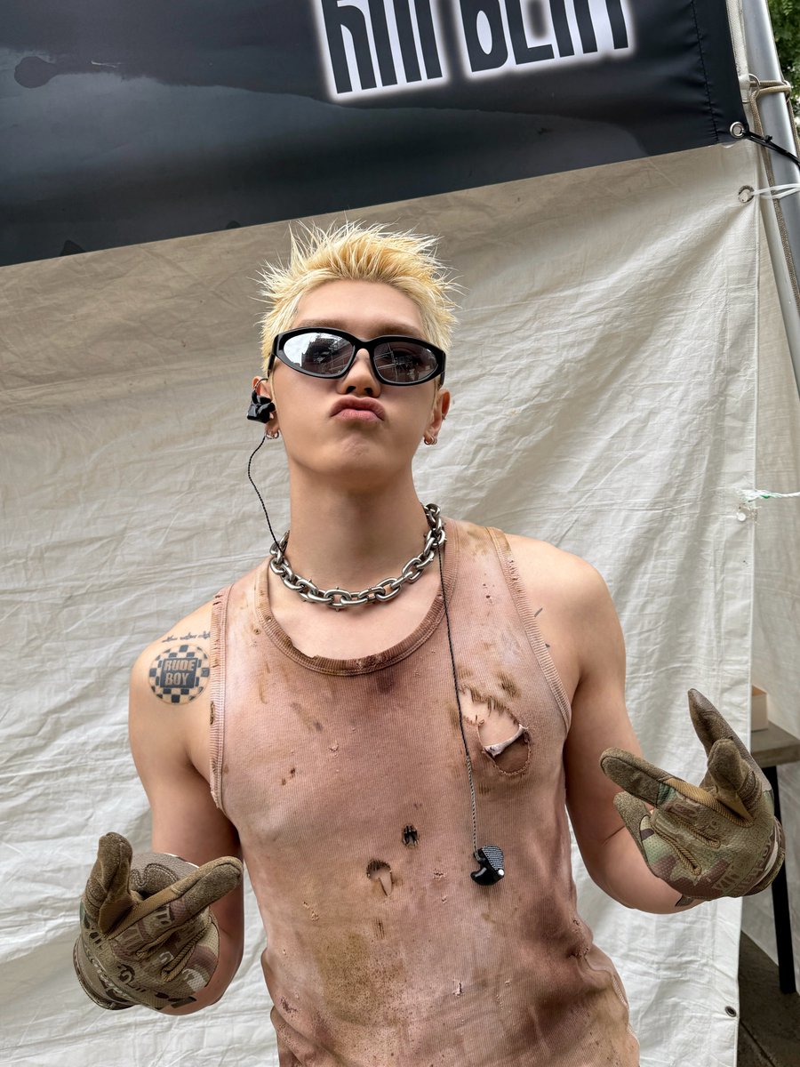nctmin37's tweet photo. このテヨンの服って1回炙ったのかな？着てる人がカリスマだからオシャレにみえるけども🌹 https://t.co/5EJoFlACZr