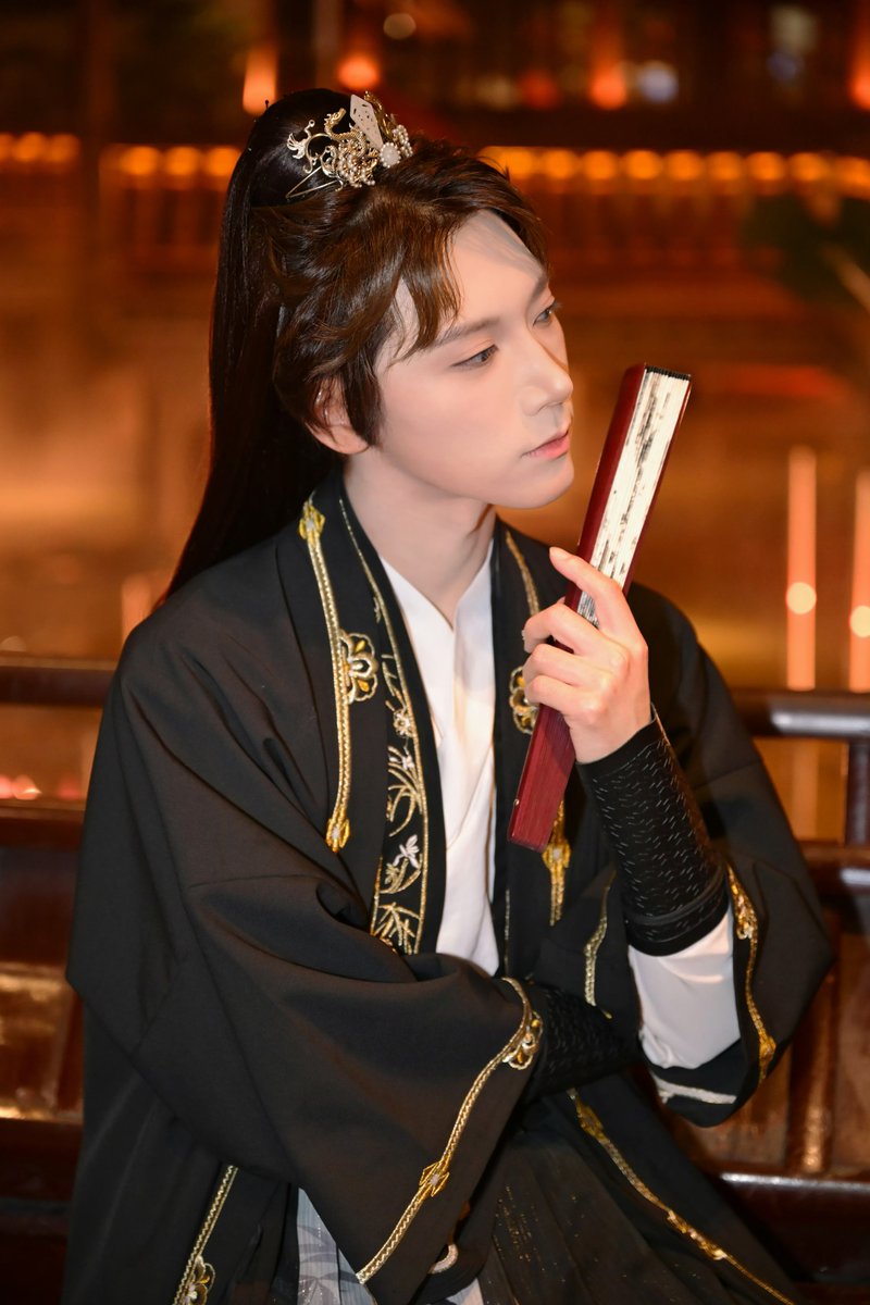 misskloss_1001's tweet photo. “I tried Hanfu in Shanghai” handsome boy version #TEN #TENLEE https://t.co/IaMnF4Wq3h