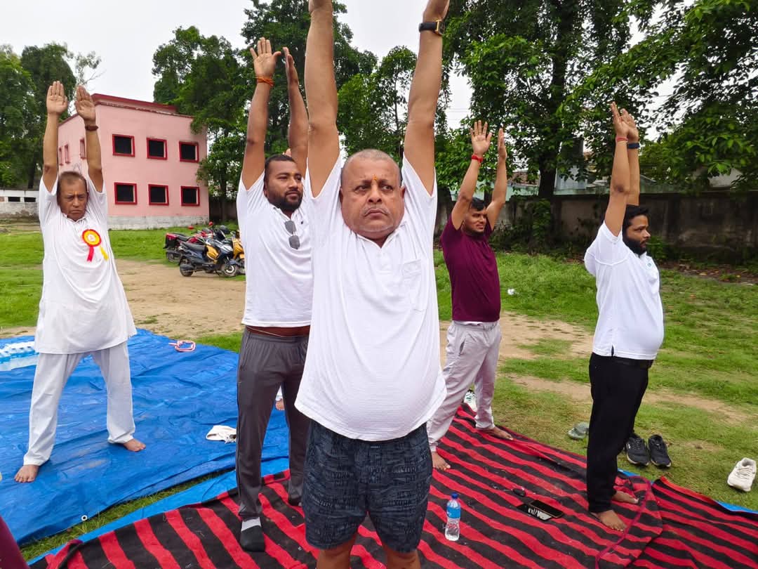 rajeshpurnea's tweet photo. 12वां अंतरराष्ट्रीय योग दिवस।
“Yoga for Healthy Ageing” के संकल्प के साथ  अंतरराष्ट्रीय योग दिवस के अवसर पर सभ�� कार्यकर्ताओं के साथ सामूहिक रूप से योगाभ्यास किया।
योग केवल व्यायाम नहीं, बल्कि स्वस्थ शरीर, शांत मन और सकारात्मक जीवन का मार्ग है। 
करे योग, रहें निरोग। 🙏 https://t.co/cf9c1vjpoP