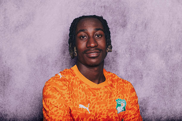 Mercado_Ingles's tweet photo. 🚨🗣️ Yan Diomande: “¿El jugador en el que me baso para mi juego? Viniciys Jr. 

En mentalidad, mi modelo a seguir es Kylian Mbappe.

Mi jugador favorito de toda la vida es Cristiano Ronaldo". https://t.co/IYJ30BTn9h