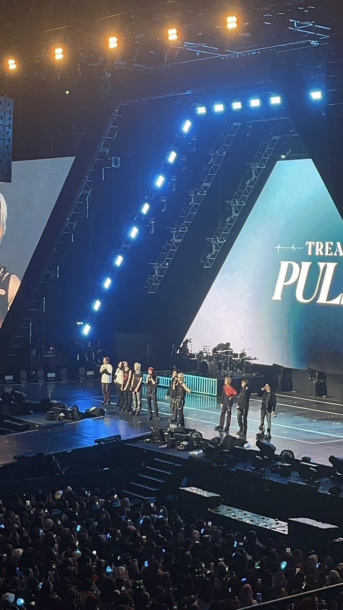 zzhooney's tweet photo. i miss u soo soo muchh my treasuree🥺🥺💗💗 let’s meet again in another beautiful day🌟🌟💙💙💗💗 
#TREASURE https://t.co/0cRzpXgoQW
