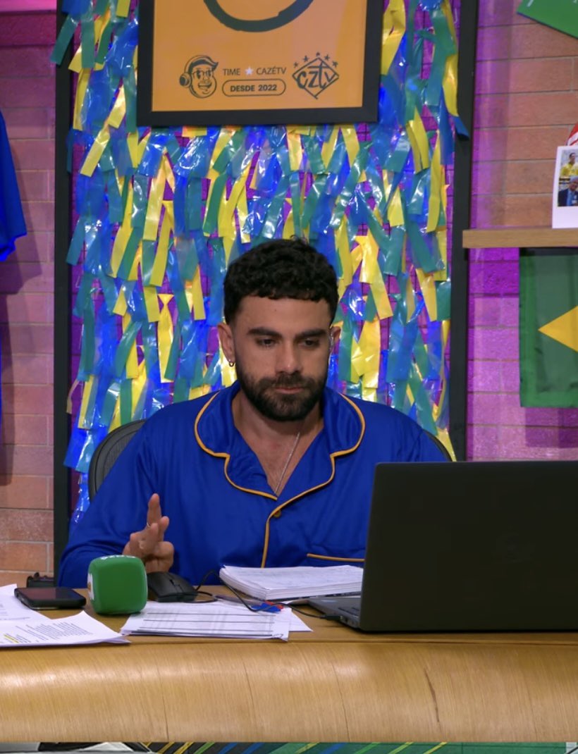 matheustolotti's tweet photo. Quem é essa obra divina da @CazeTVOficial ? https://t.co/OHxLVo0YAI