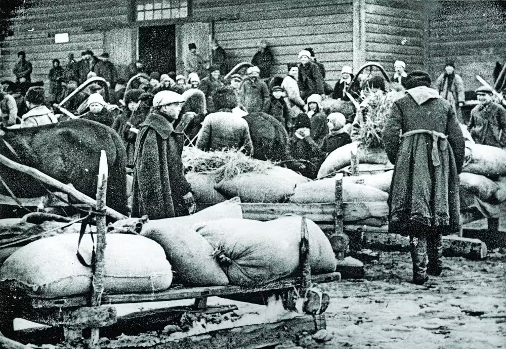 dragunnoff's tweet photo. Vergüenza es defender algo como el Holodomor realizado por la URSS, encima usando un símbolo equivalente a la esvástica en el nickname https://t.co/zxDsEvWsFe