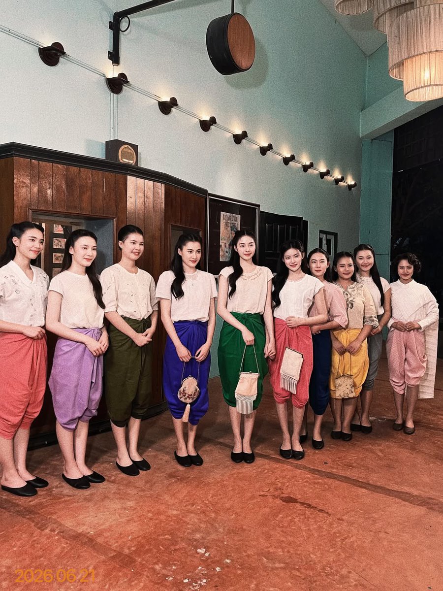 sapphoria_th's tweet photo. เอินเอินก็ยังมูฟออนเป็นวงกลมเหมือนกับพวกเราชาวพระนคร แล้วเพลงในโพสคือ “ทิ้งแต่เก็บ” อะ ฮือออ มีน้ำตาเป็นจำนวนมาก🥹

#สอดสร้อยมาลา #เอินมิ้น https://t.co/UpEF2aokSN
