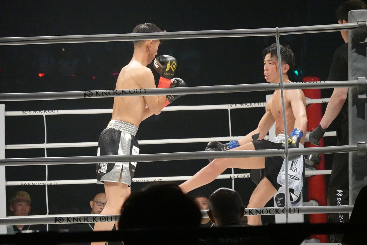mitei03286997's tweet photo. ◼️福田拓海vs雅治
勝利にかける雅治の猛攻を捌き福田拓海が判定勝利！

ジャブとストレート、そして前蹴りが冴え渡り制空圏を支配する福田

雅治は打開しようと強引に攻めるも2Rには逆に流血、それでも最後までフィニッシュに欠けるも福田は動じず自分の試合を貫き勝利を掴んだ！

#THEKO2026 https://t.co/Vt1sWKx4pi
