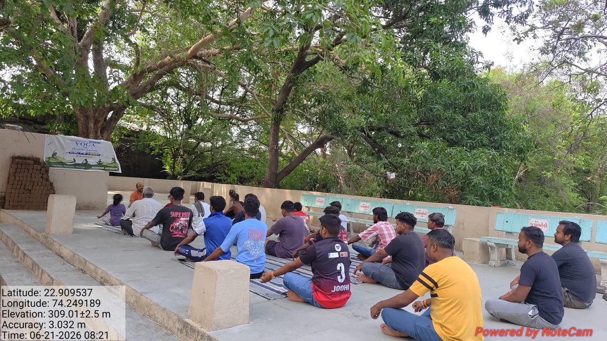 CSCGujarat's tweet photo. Together for a healthier India! Watch how our community came together under the guidance of our CSC VLE for #IDY2026. @cscegov_ @CSCSPV_Health @cscgujarat #CSCpeYOGA #YOGAwithCSC https://t.co/AsUw6vqiX6